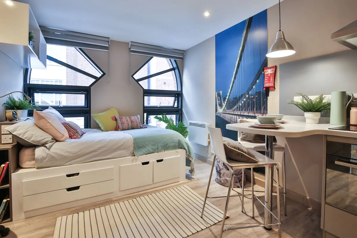 ROOM ROOM