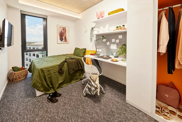 5 Bedroom Apartment with Ensuite room image 1