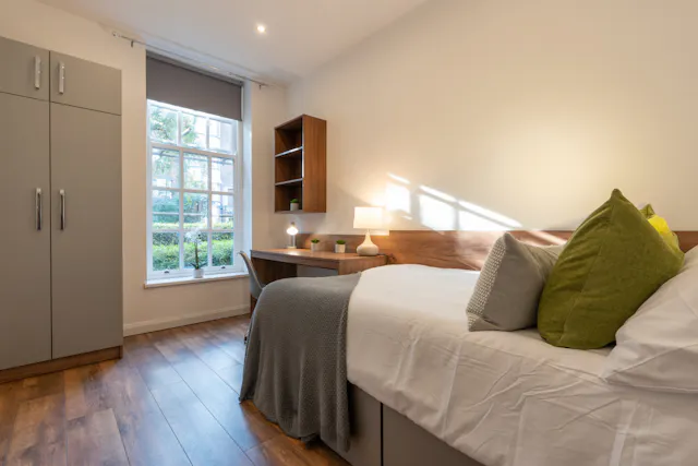 Four Bed Apartment room image 1