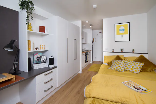 Gold Penthouse City Studio Floor 9 room image 1