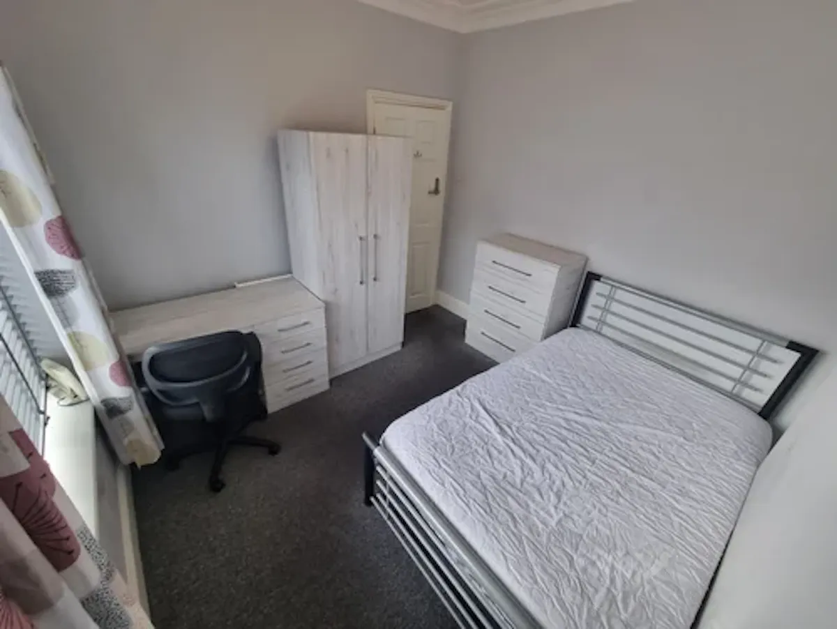 4 Bedroom Apartment ROOM