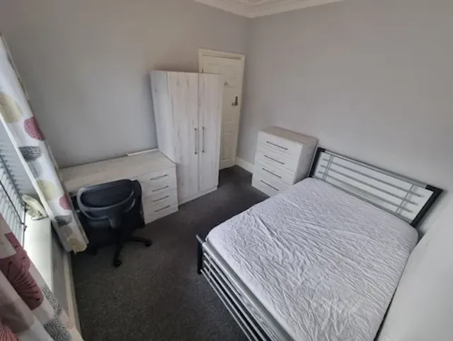 4 Bedroom Apartment room image 1