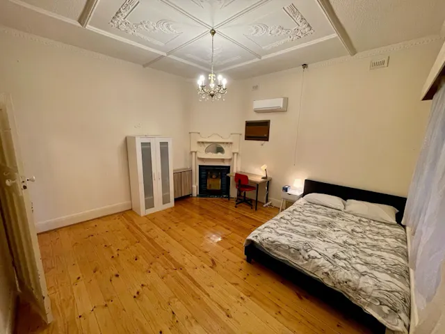 Room 1 room image 1