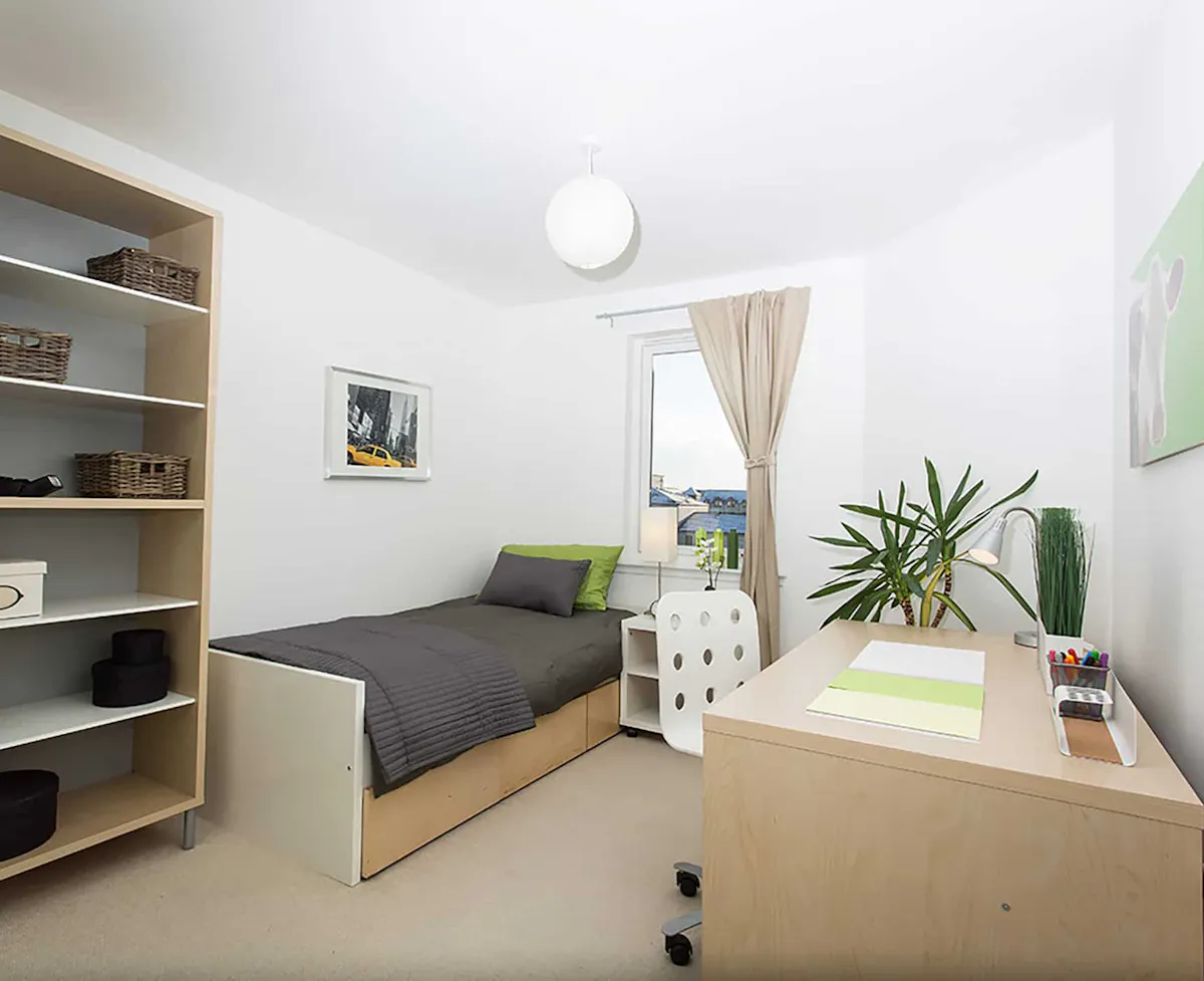 ROOM ROOM