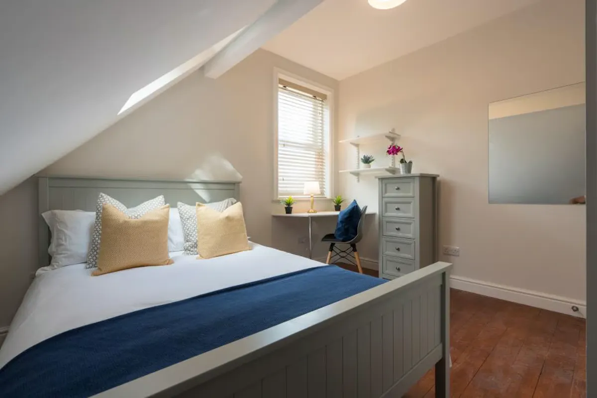 6 Bedroom Apartment ROOM