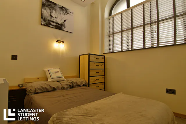 5 Bedroom Apartment room image 1