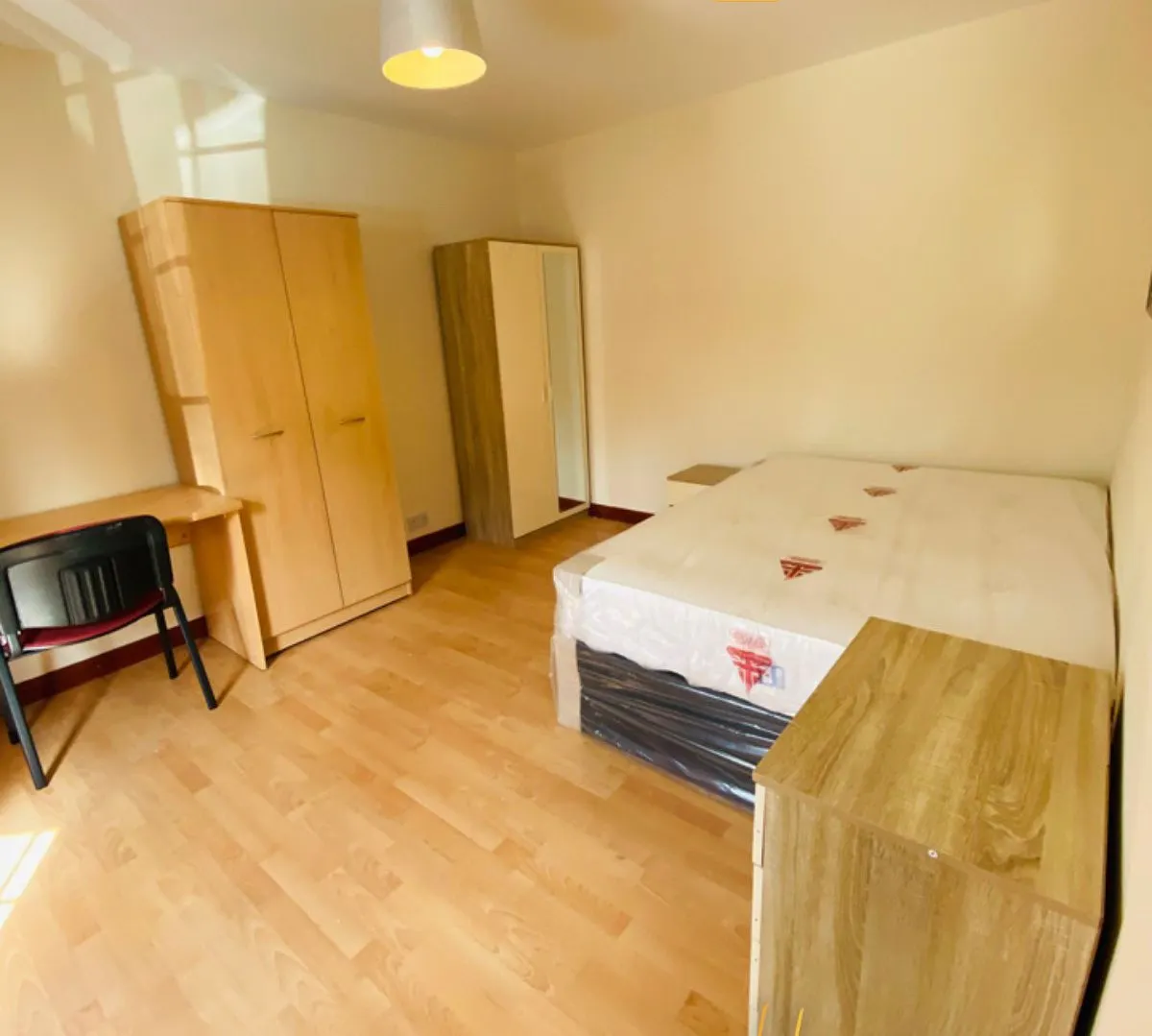 6 Bedroom Apartment ROOM