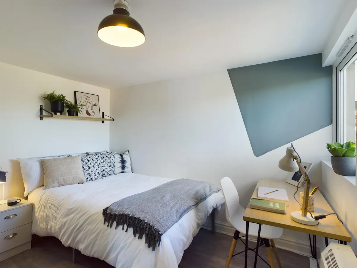 6 Bed Apartment ROOM