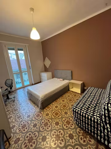 parco-della-tesoriera-turin-Cool double bedroom with a balcony, near Parco della Tesoriera-1