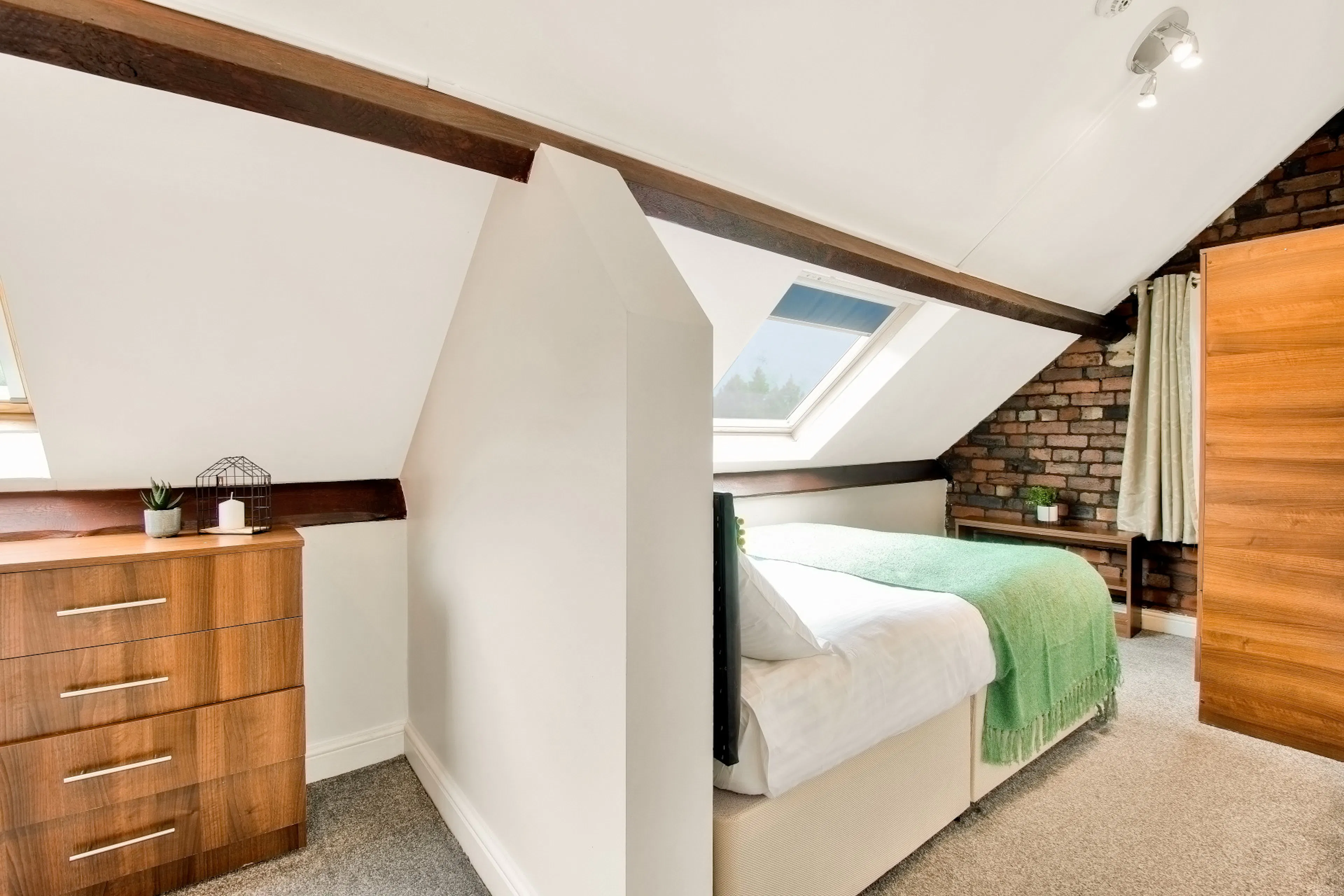 ROOM ROOM 1