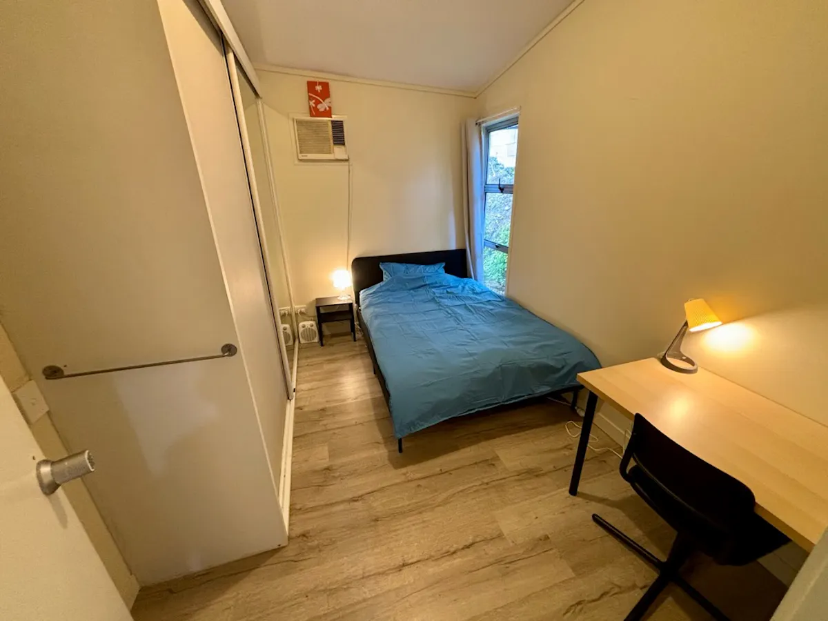 Room 4 ROOM
