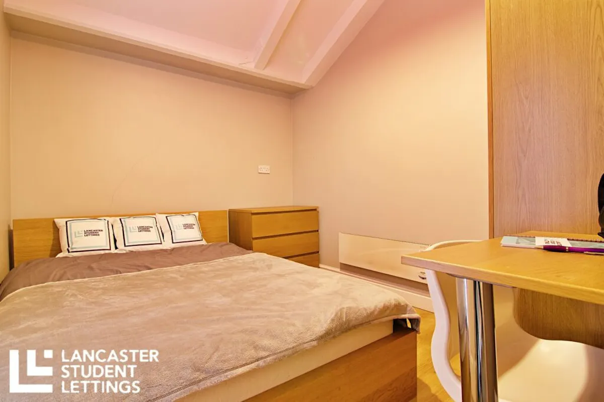 7 Bedroom Apartment ROOM