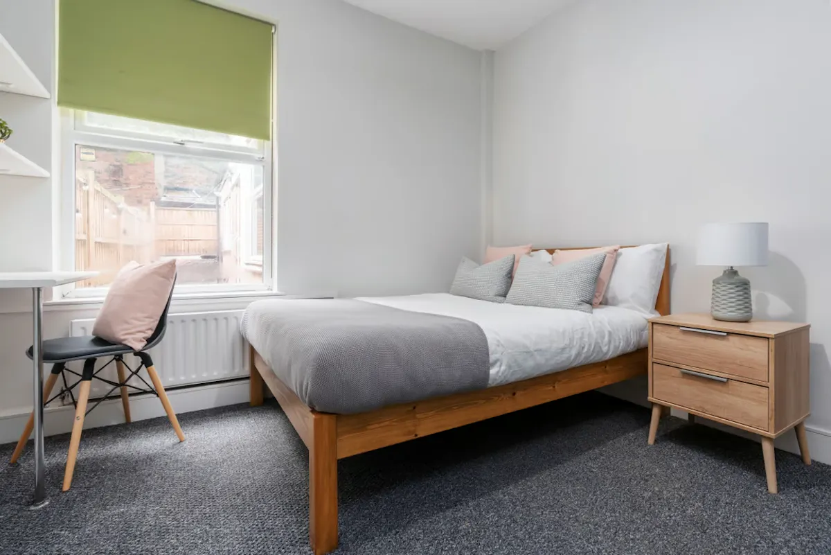 6 Bedroom Apartment ROOM