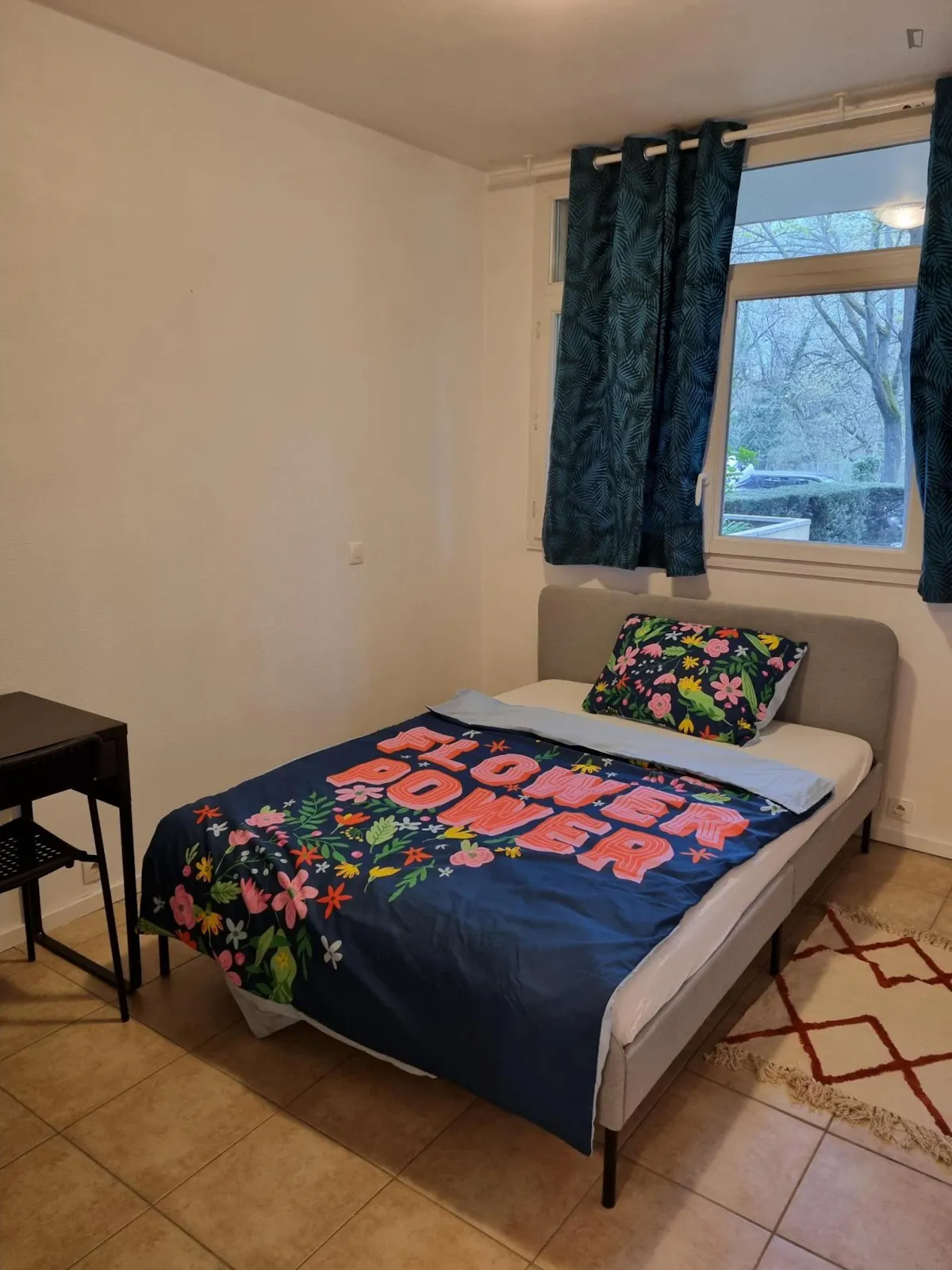 Homely double bedroom near the Grigny Centre train station ROOM