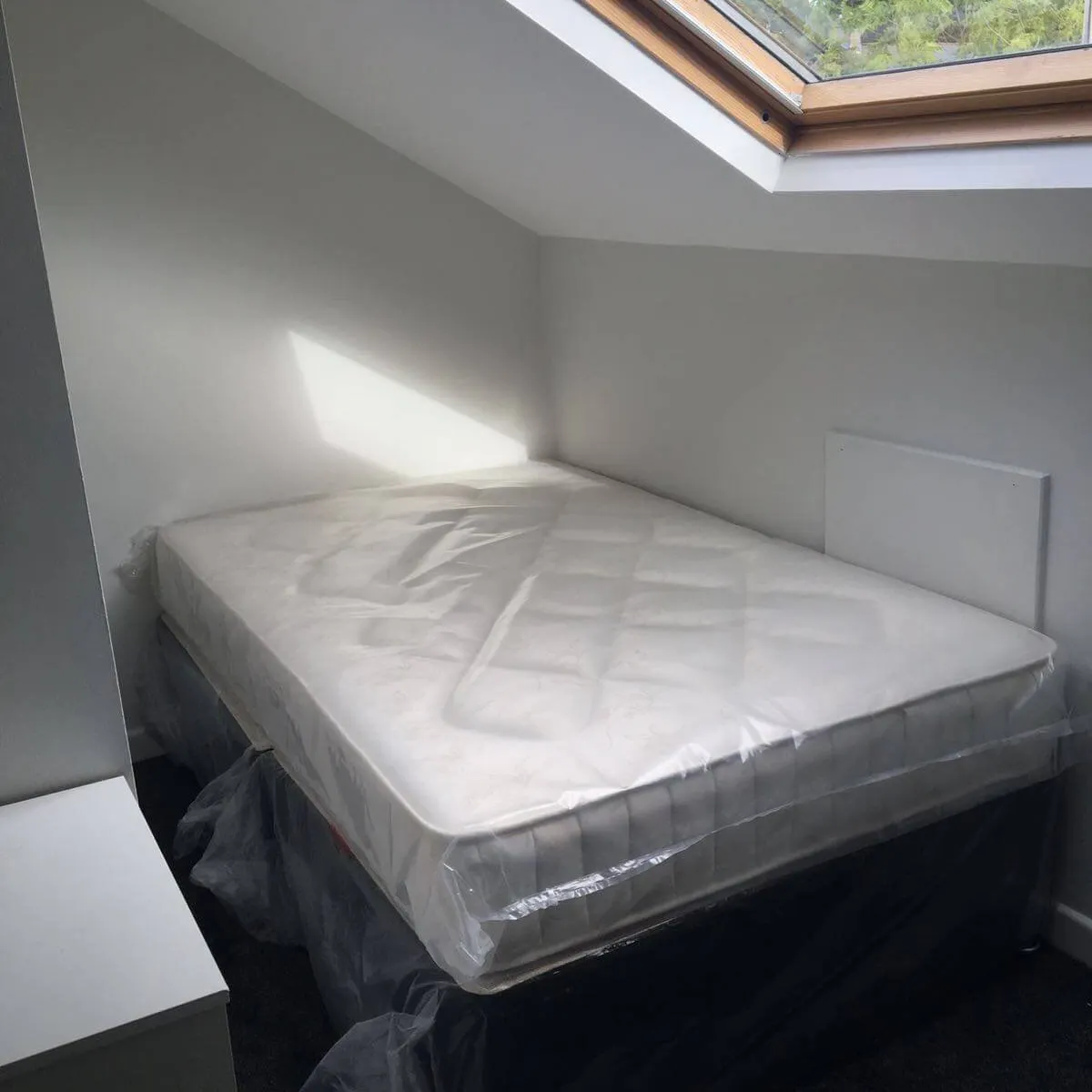 ROOM ROOM