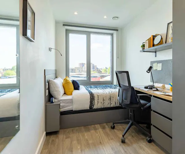Silver Ensuite room image 1