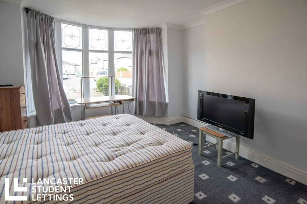 4 Bedroom Apartment ROOM