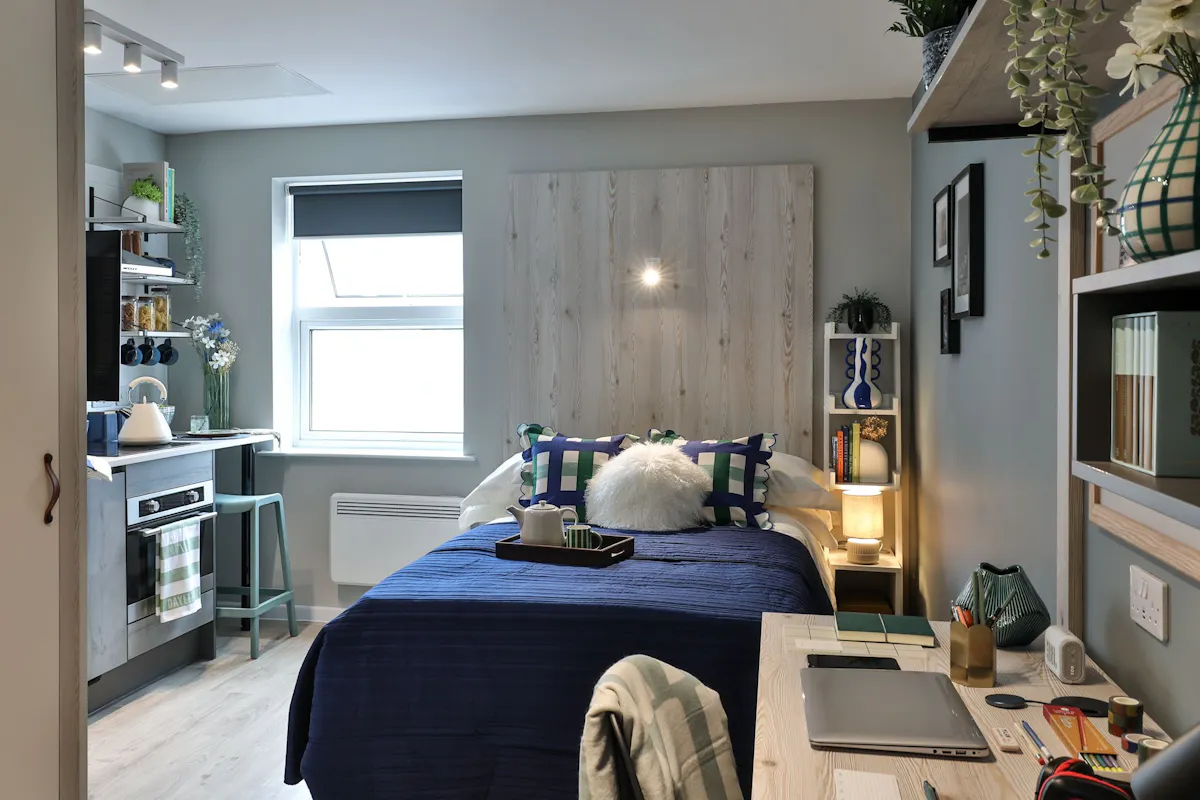 ROOM ROOM