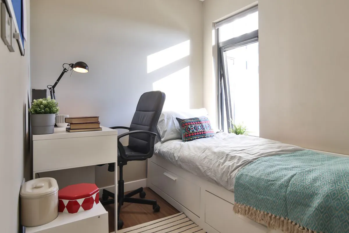 ROOM ROOM