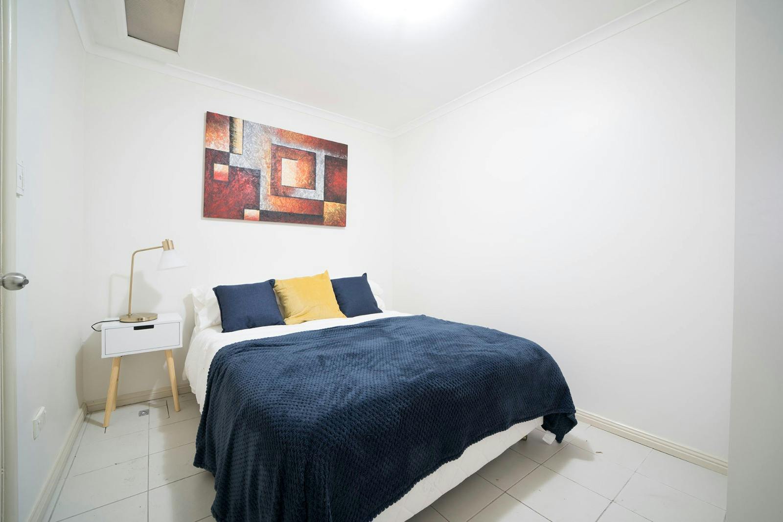 5-kirk-street-sydney-Room 2 Standard