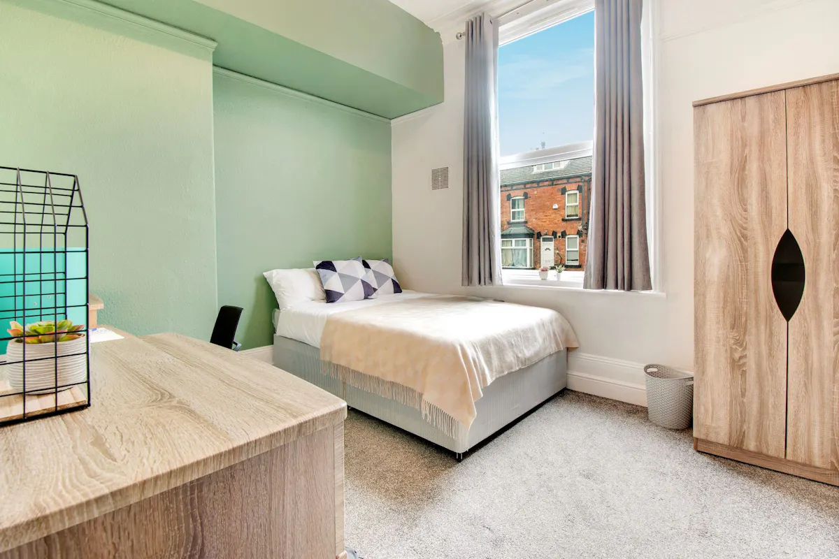 ROOM ROOM