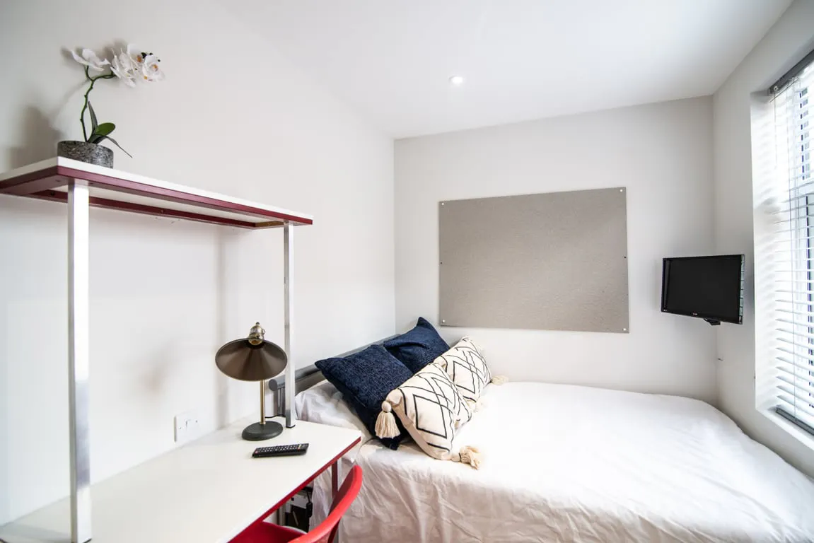 4 Bed Apartment ROOM