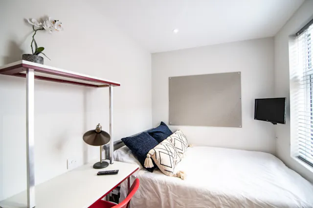 4 Bed Apartment room image 1