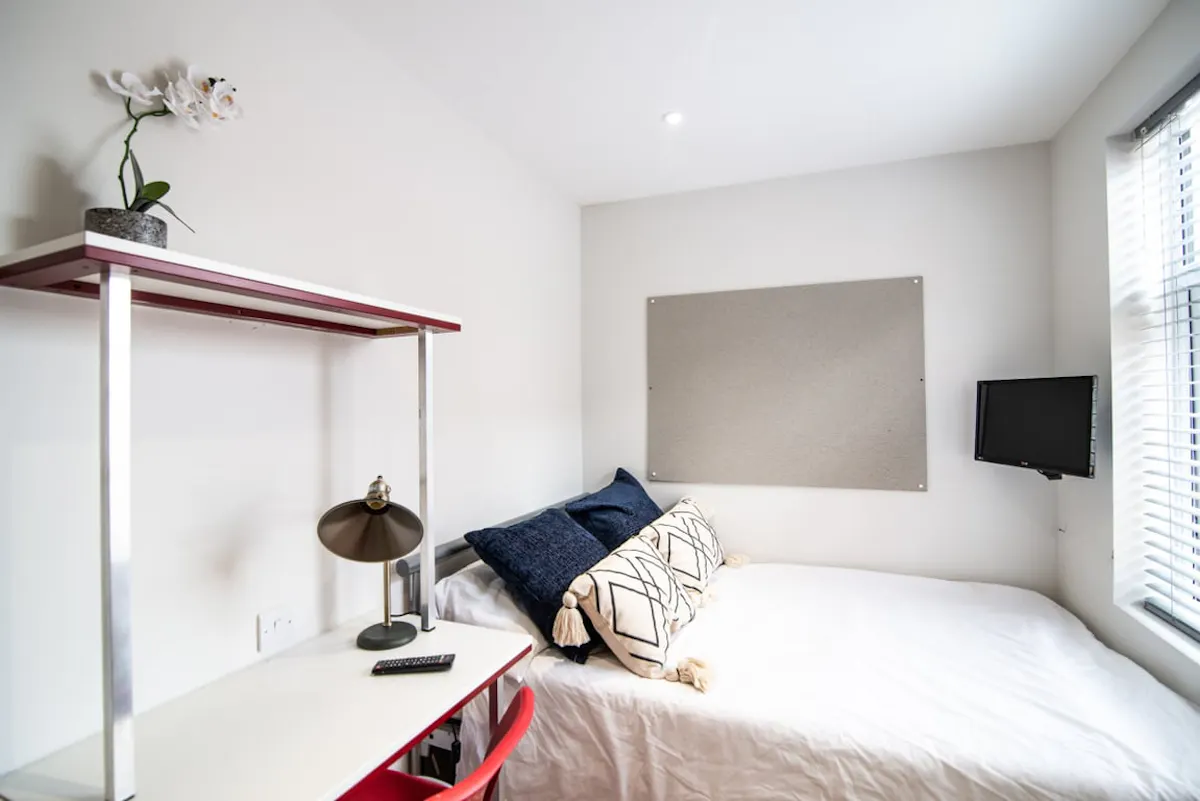 4 Bed Apartment ROOM