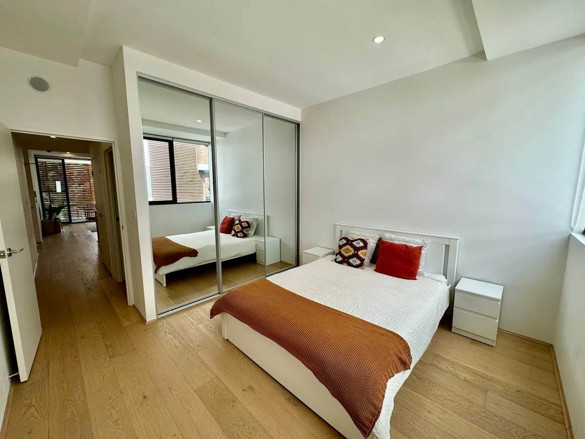 1 bed 1 bath ROOM