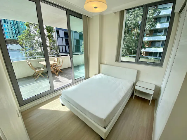 Single + Bath room image 1