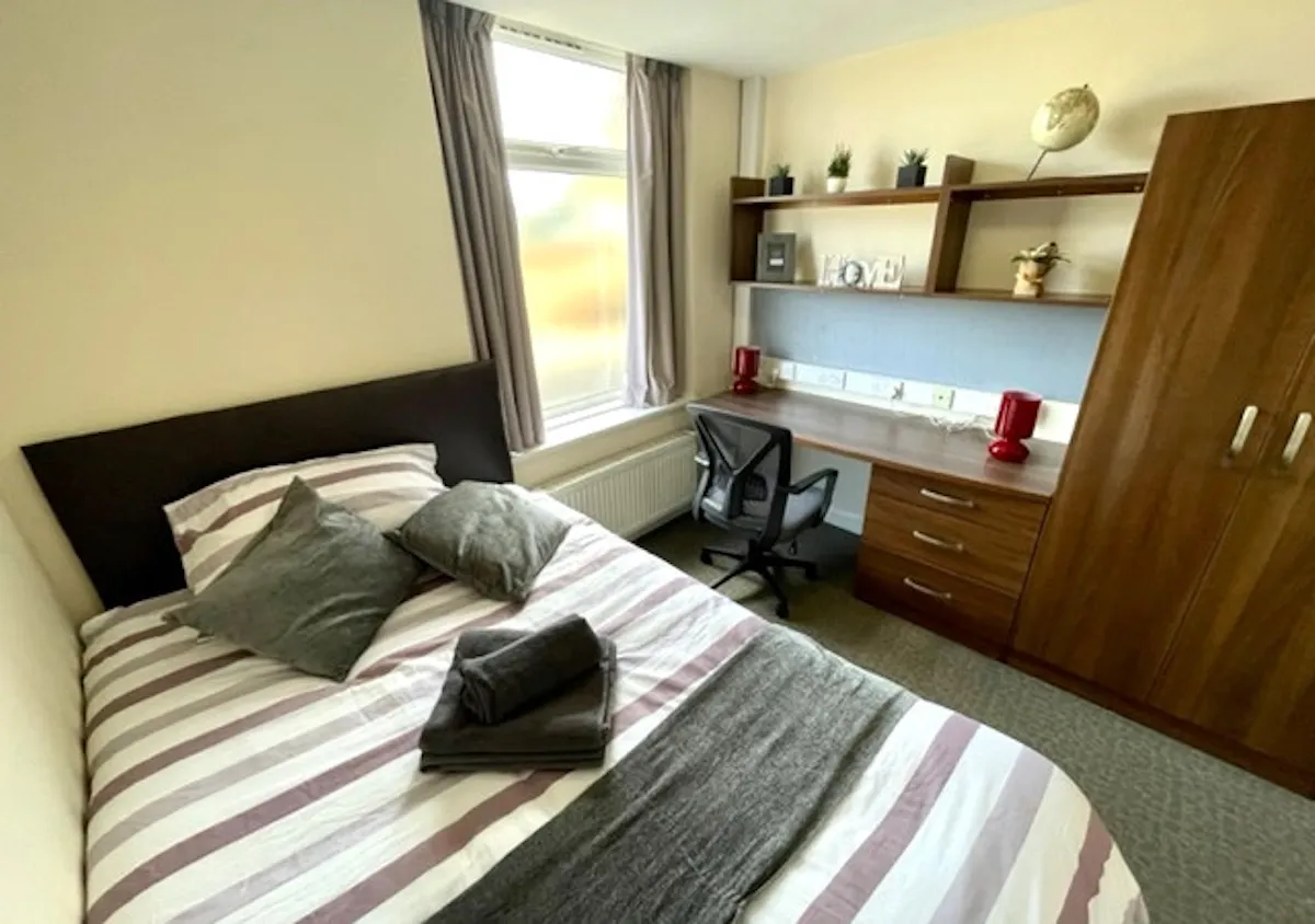 ROOM ROOM
