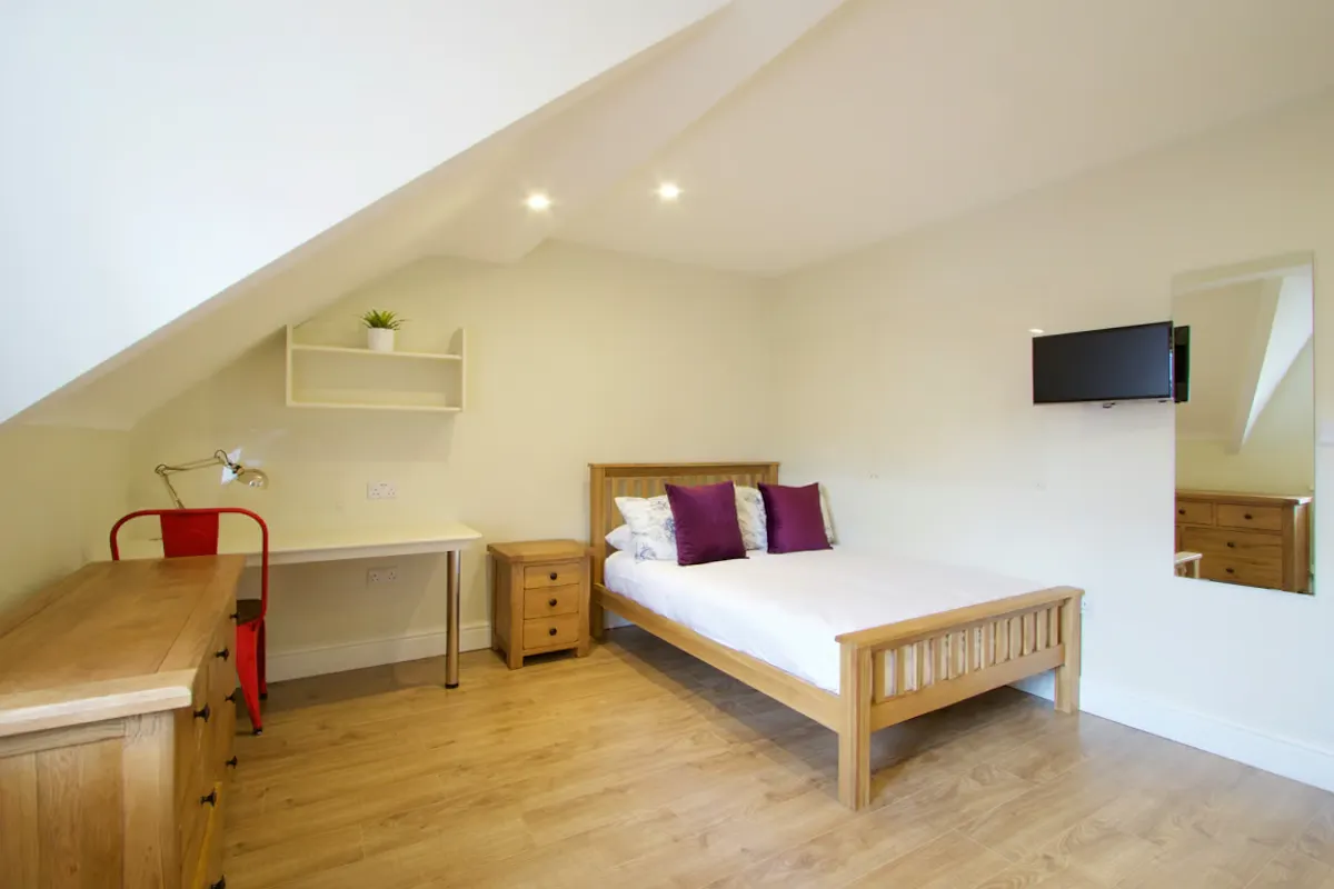 6 Bedroom Apartment ROOM