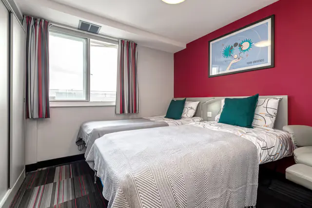 Deluxe Plus King Studio room image 1