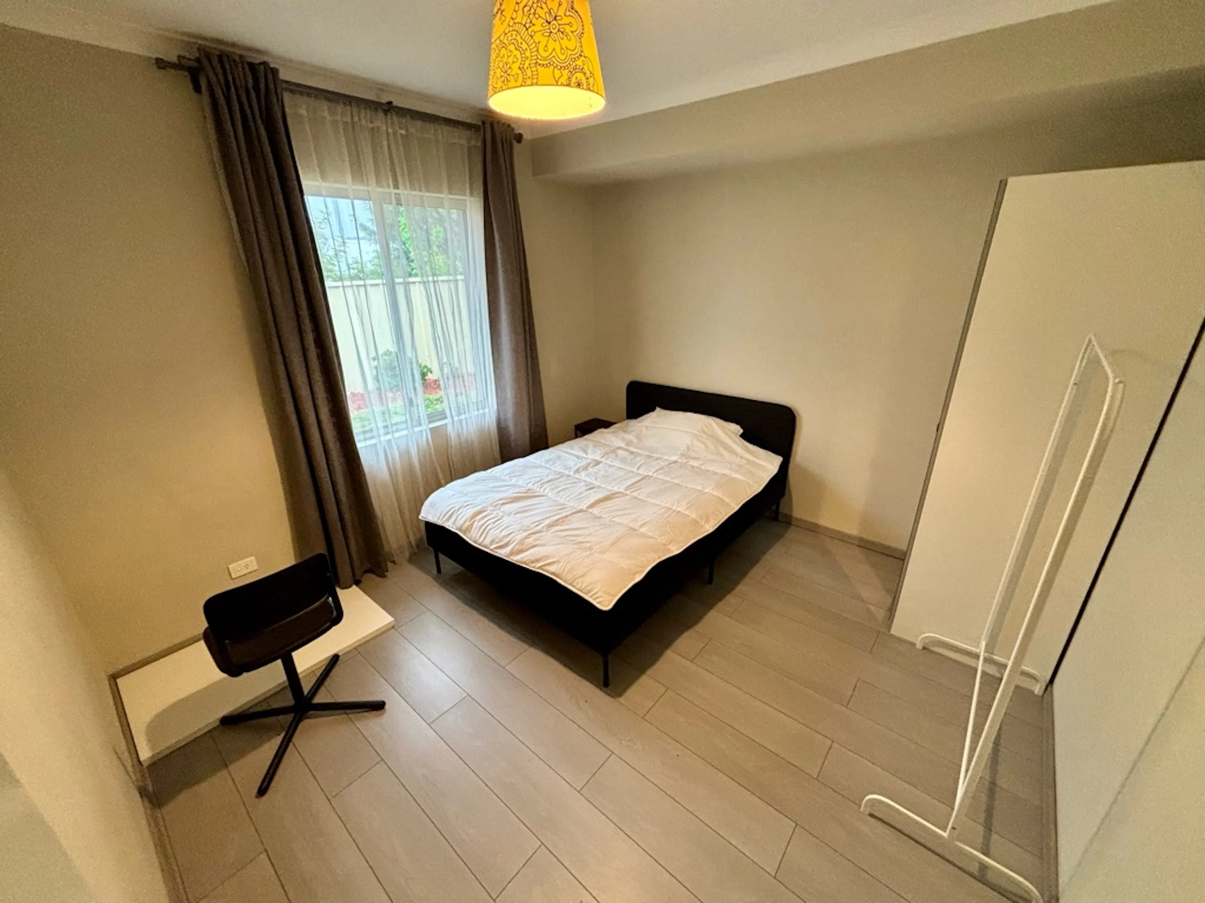Room 4 ROOM 4
