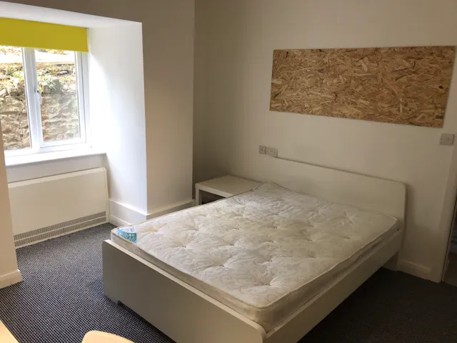 5 Bed Shared Apartment room image 1