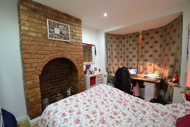 4 Bed Apartment room image 1