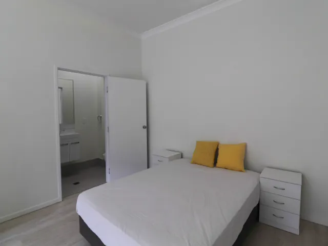 Executive Room + Fridge room image 1