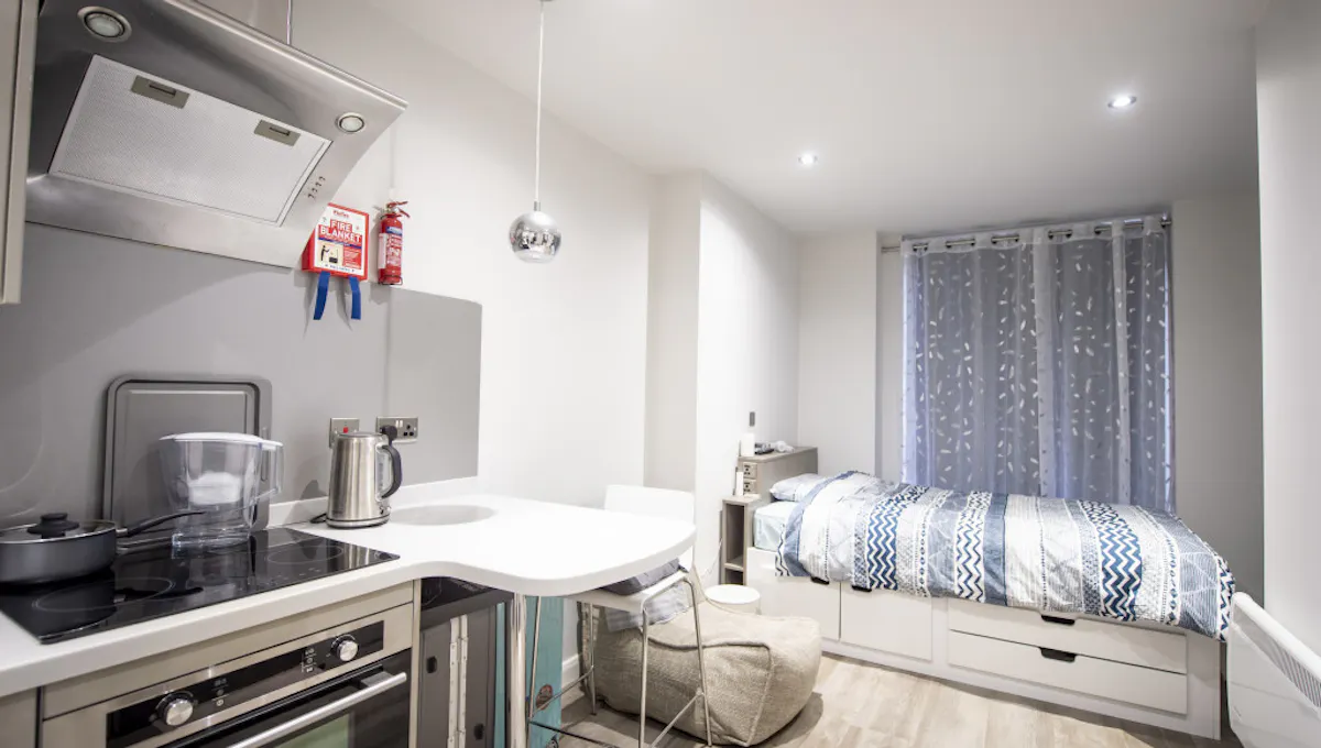 Premier Studio ROOM
