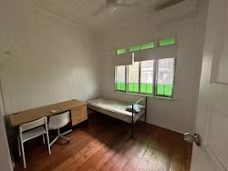 11a-cunningham-st-brisbane-Standard Room + AC