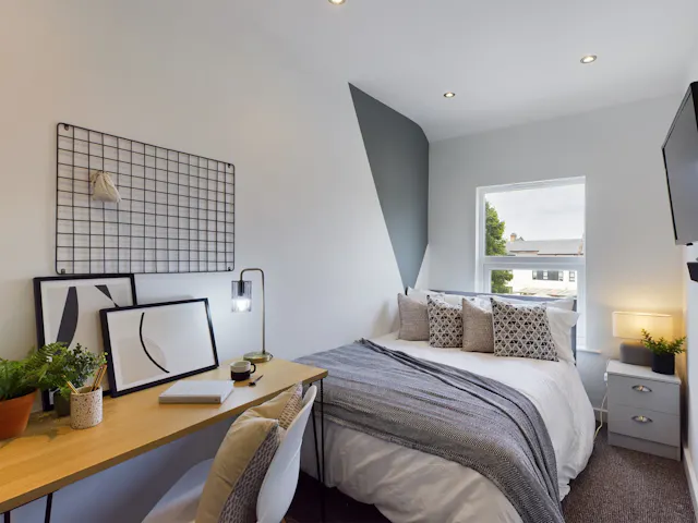 5 Bed Apartment room image 1