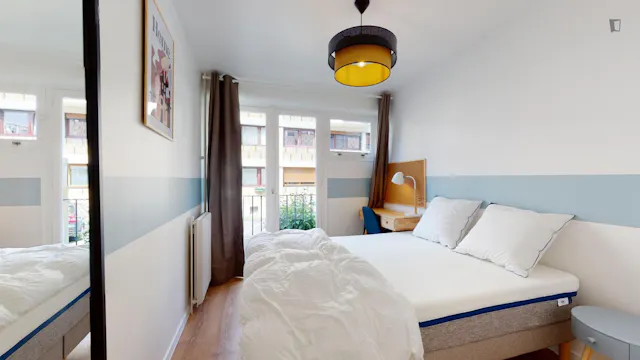 Snug double bedroom in Noisy-le-Sec room image 1