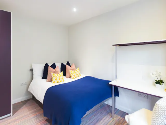 4 Bed Apartment room image 1