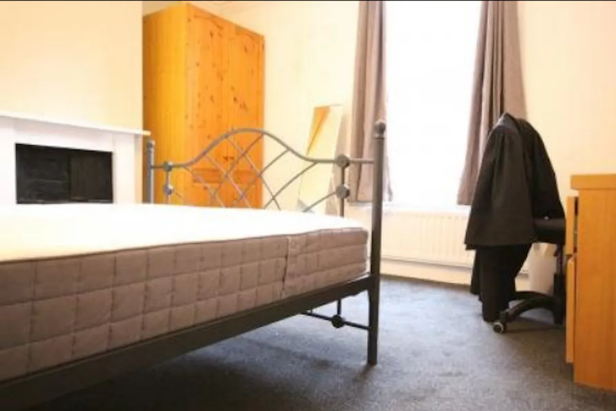 6 Bedroom Apartment ROOM