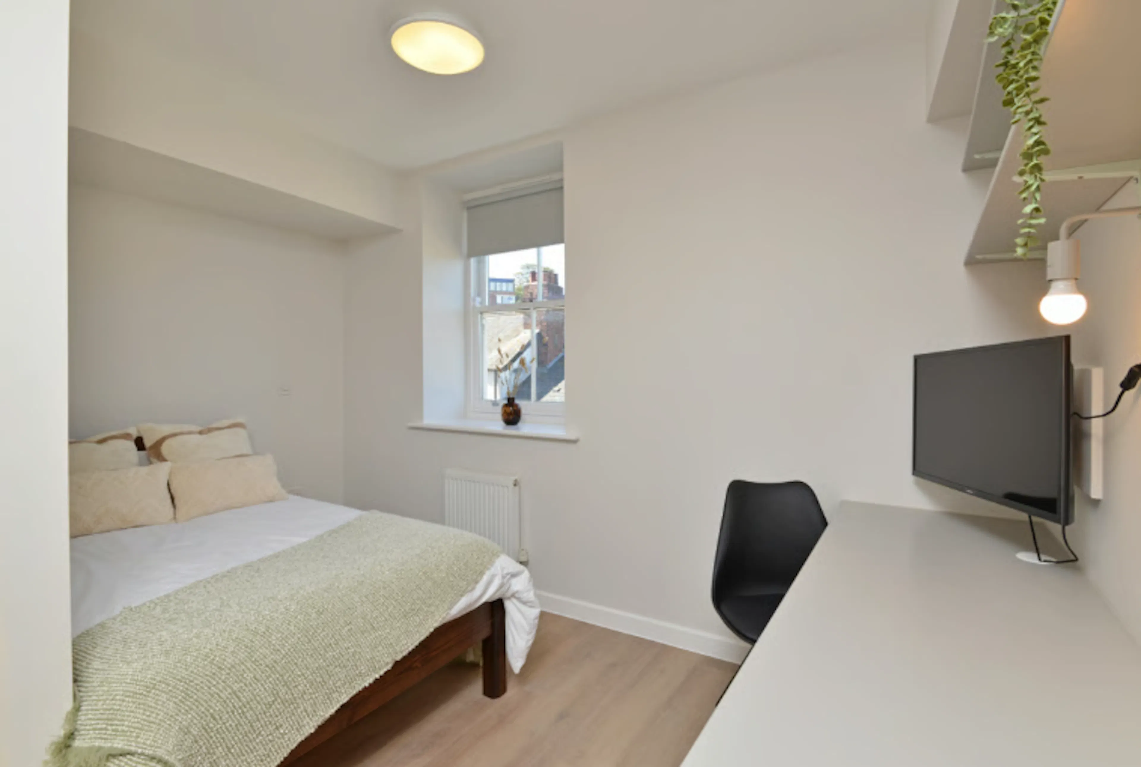 6 Bedroom Apartment ROOM 4