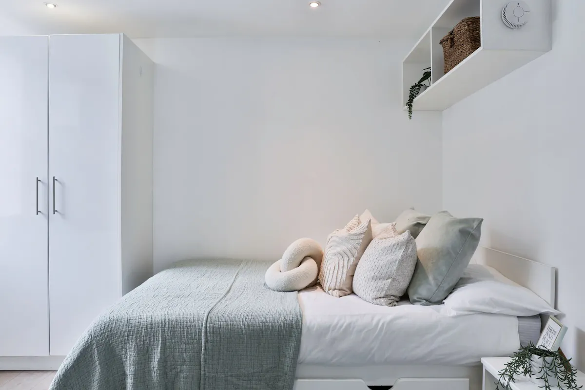 ROOM ROOM