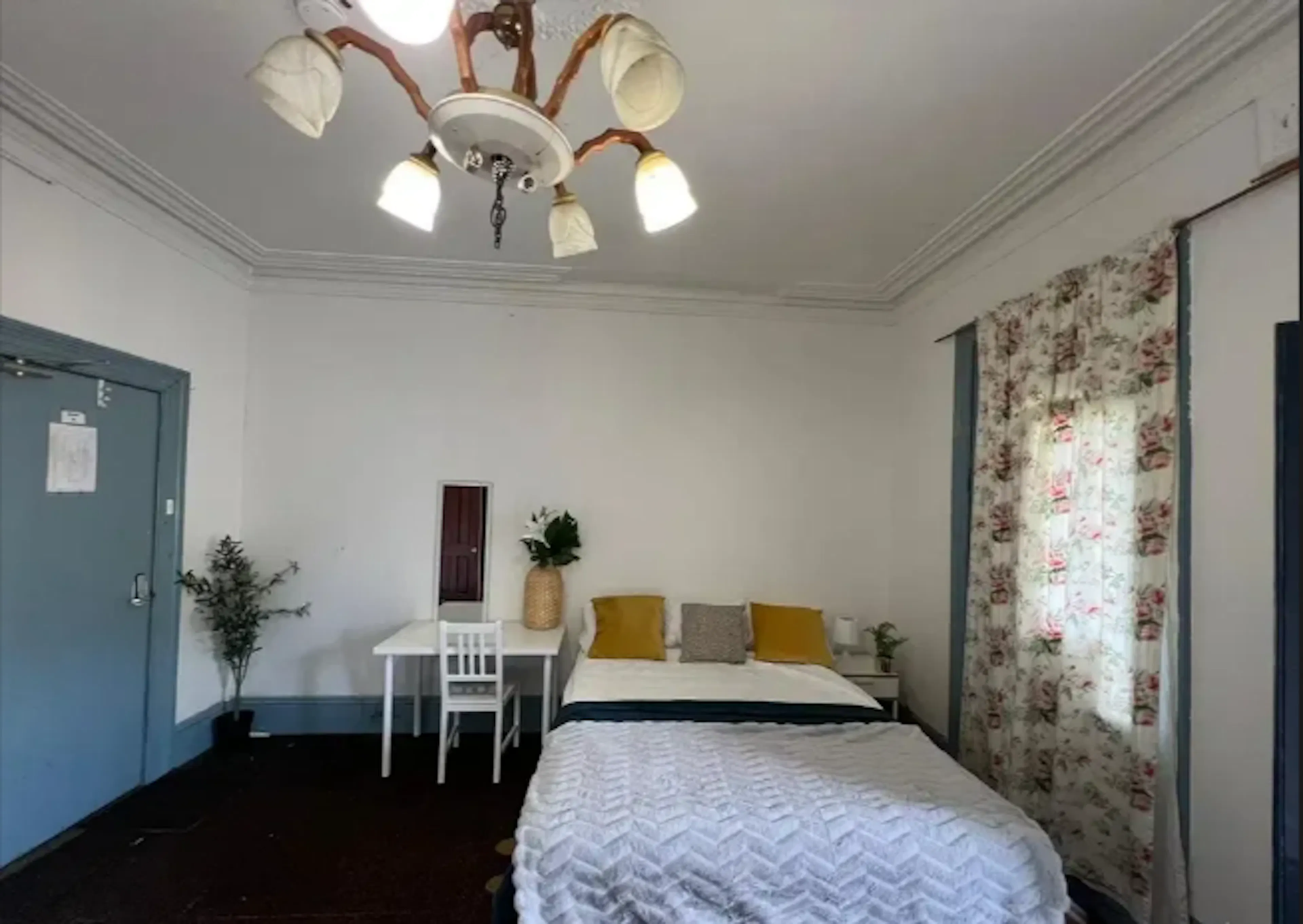 Room 8 ROOM 2