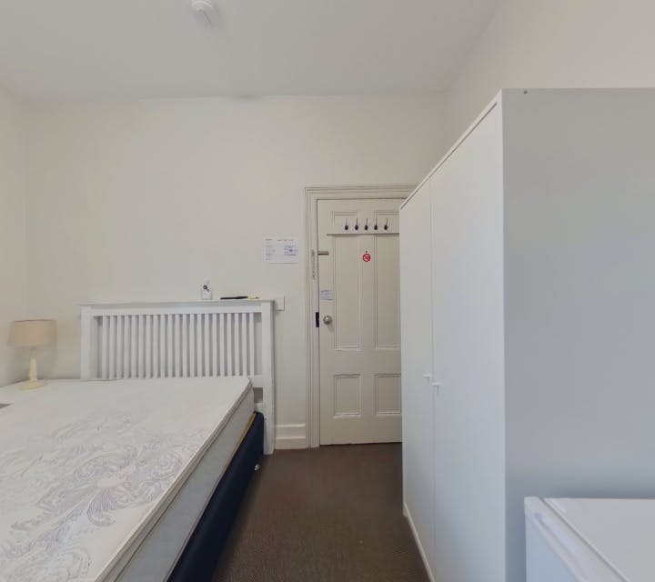 193-harris-street-sydney-Room B4 (Ensuite)