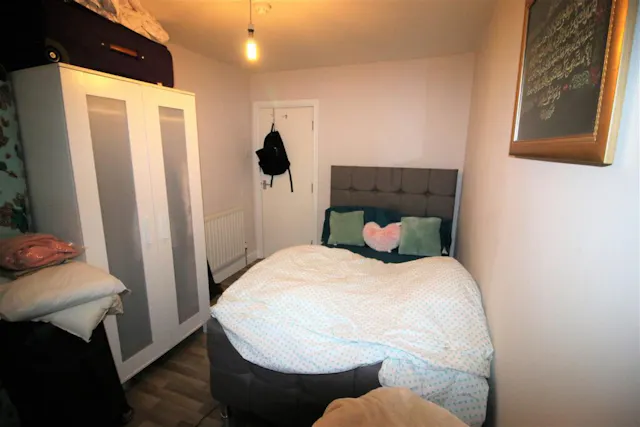 1 Bedroom Apartment room image 1