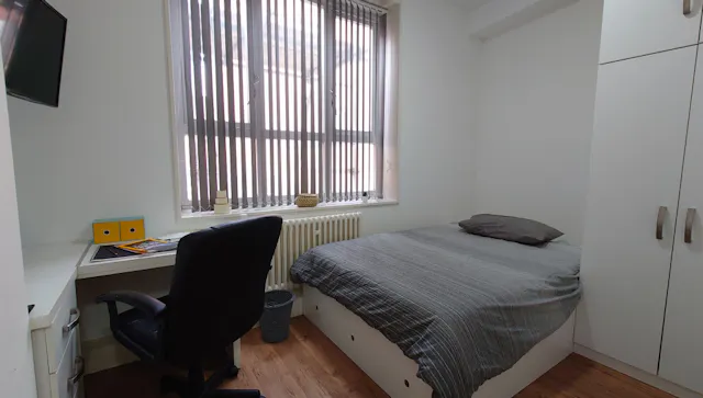 Ensuite room image 1