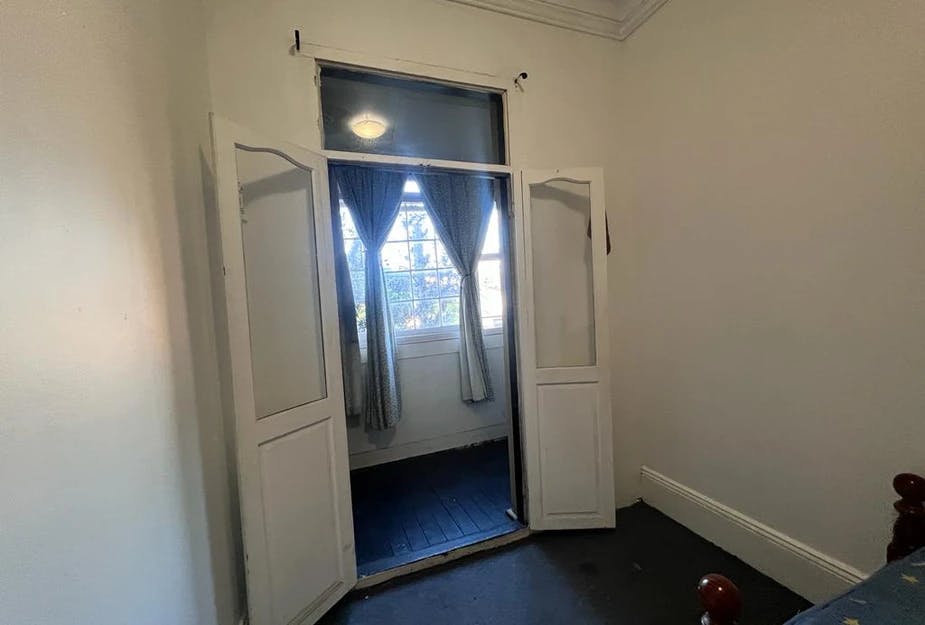 257-cleveland-street-sydney-Room 2 Standard